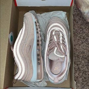 only worn once or twice! really good quality!